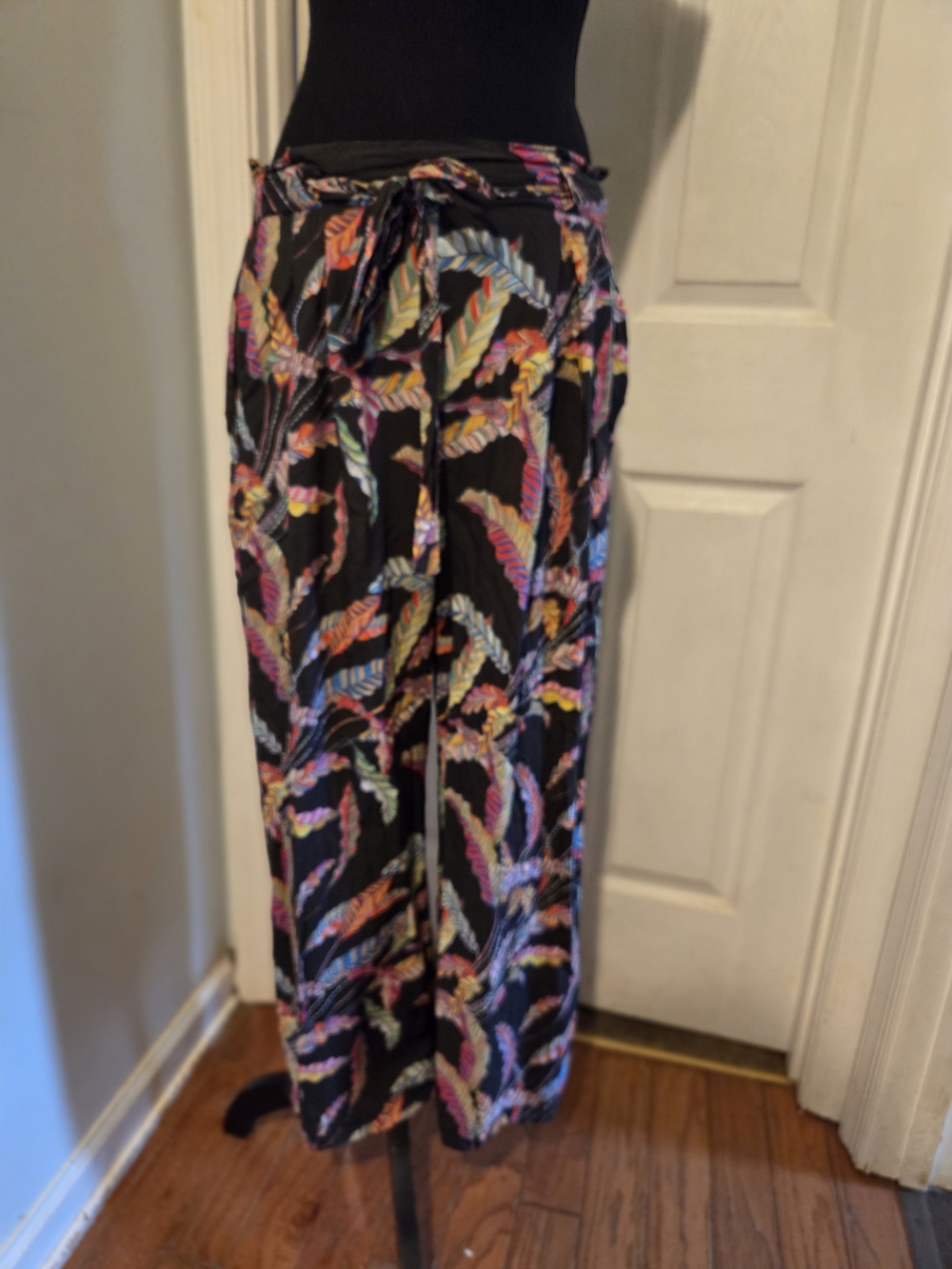APNY Wide-Leg Tropical Print Pants - Black with Multicolor Leaf Pattern - Picture 3 of 9